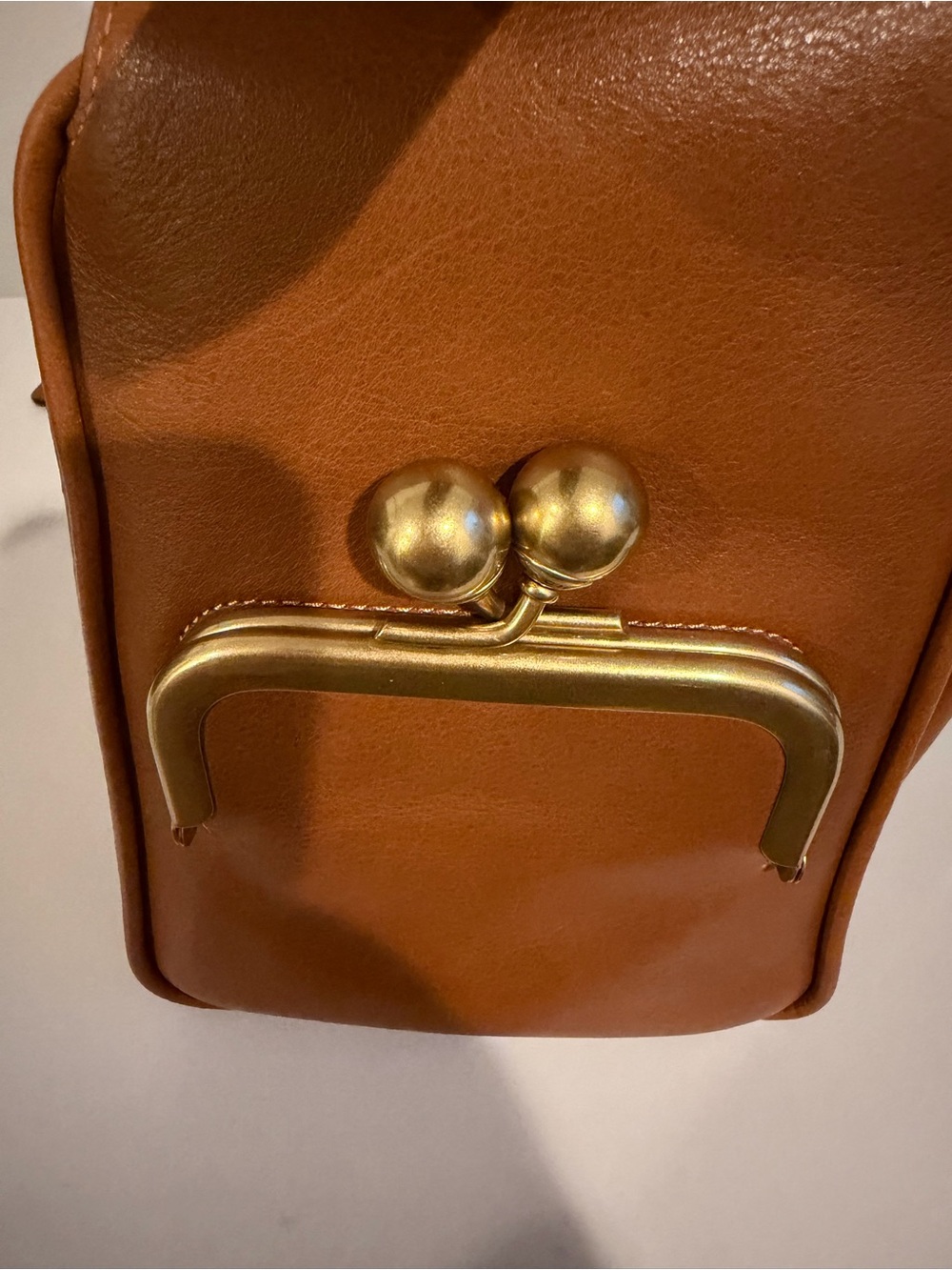 Coach brand new haversack size large Tan Leather Shoulder Bag with Front Pockets - Picture 6 of 12